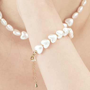 NO.S56886
特征:穿珠链, 单层链, 心形
标签:心形 珠子 珍珠