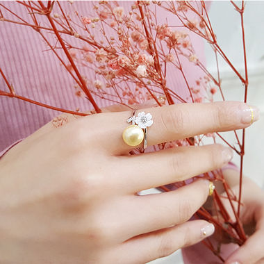 OKBA60217天然贝壳珍珠花朵秀气戒指
特征:植物
标签:花 圆形 珠子 天然贝壳 整件925银 