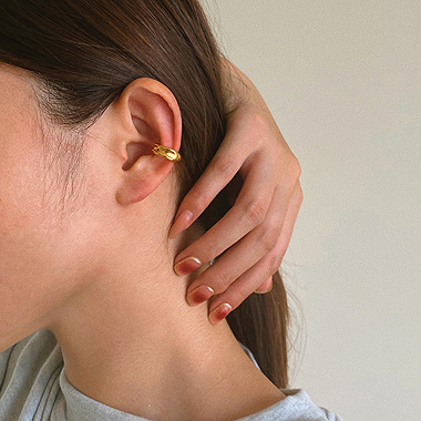 OKBA60241真金电镀欧美法式小众轻奢耳骨夹耳饰
特征:耳夹
标签:圆形 耳骨夹