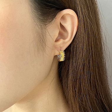 OKBA60253真金电镀欧美法式小众轻奢锯齿状条纹耳圈耳扣耳饰
特征:耳圈耳扣
标签:条纹
