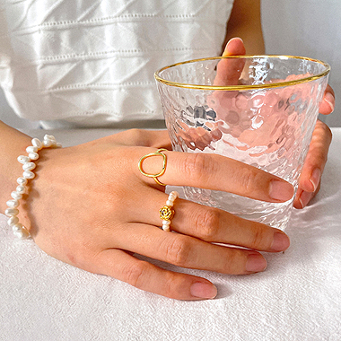 OKBA60261真金电镀欧美法式小众轻奢淡水珍珠花形戒指弹力
特征:
标签:淡水珍珠 花