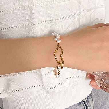 OKBA60264真金电镀欧美法式小众轻奢淡水珍珠心形手链
特征:穿珠链, 单层链, 心形
标签:心形 淡水珍珠 椭圆形