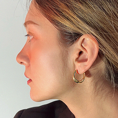 OKBA60278真金电镀欧美法式小众轻奢C形钛针耳钉耳饰
特征:耳钉式
标签:C形