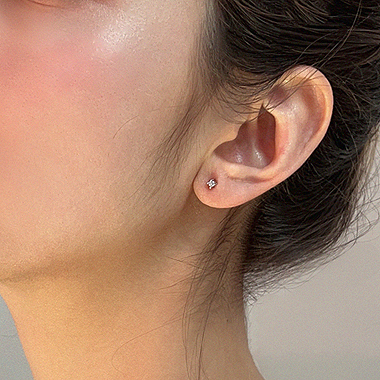 OKBA60279真金电镀欧美法式小众轻奢C形耳钉耳饰
特征:耳钉式
标签:C形