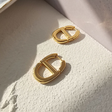 OKBA60350时尚百搭简约金色8字耳扣个性素款精致耳圈
标签:耳圈耳扣 字母数字/符号 几何图形||8字 椭圆形 半圆 长方形