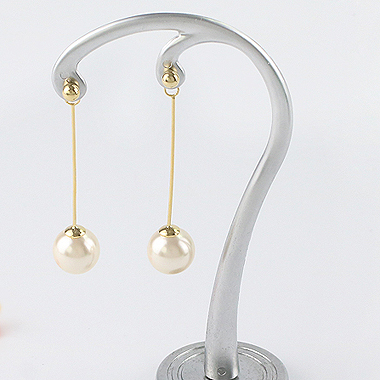 E43673
特征:耳钉式, 平面/立体几何图形
标签:后挂式 珠子 圆形 珍珠