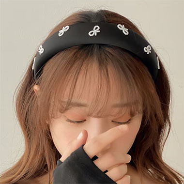 OKBA60451百搭黑色气质小香风仿珍珠少女感发饰发箍
标签:发箍发带  几何图形|| 蝴蝶结蝴蝶结 圆形 珍珠