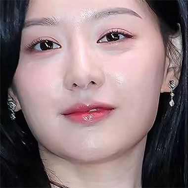 OKBA60463眼泪的女王百搭时尚轻奢精致耳饰
标签:耳钉式 字母数字/符号 几何图形||数字5 圆形 水滴形 不对称 明星款