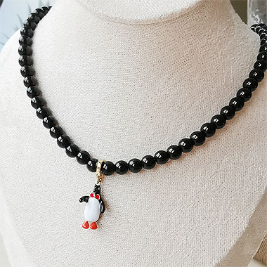 OKBA604978百搭时尚复古简约轻奢黑色琉璃珠项链
特征:穿珠链, 单层链, 其他分类特征, 动物, 平面/立体几何图形, 其他形状
标签:企鹅 圆形 琉璃珠 珠子